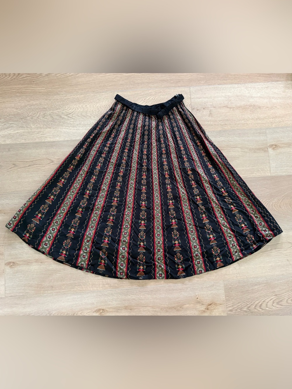 Valta Vintage Folk Floral Full Skirt Black Cotton size 26 Prairie Cottagecore